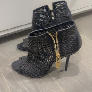 Burberry black leather open-toe ankle booties – size US 8.5 – authentic
